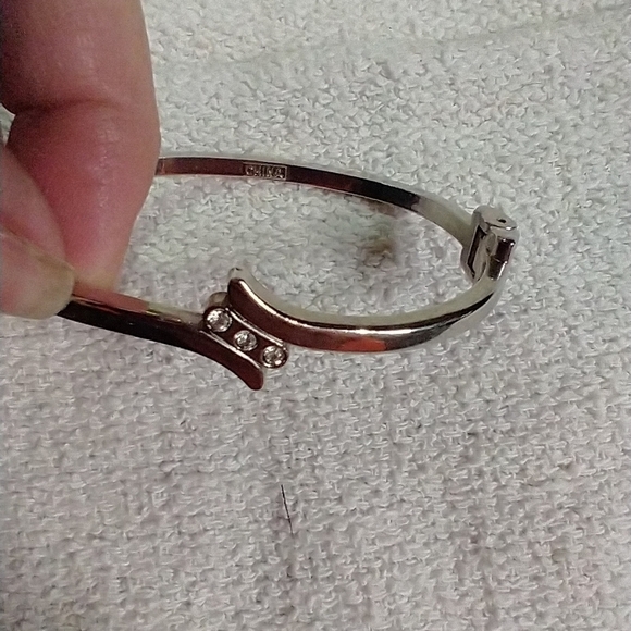 Silvertone hinged crystal 🔮 bracelet - Picture 3 of 5